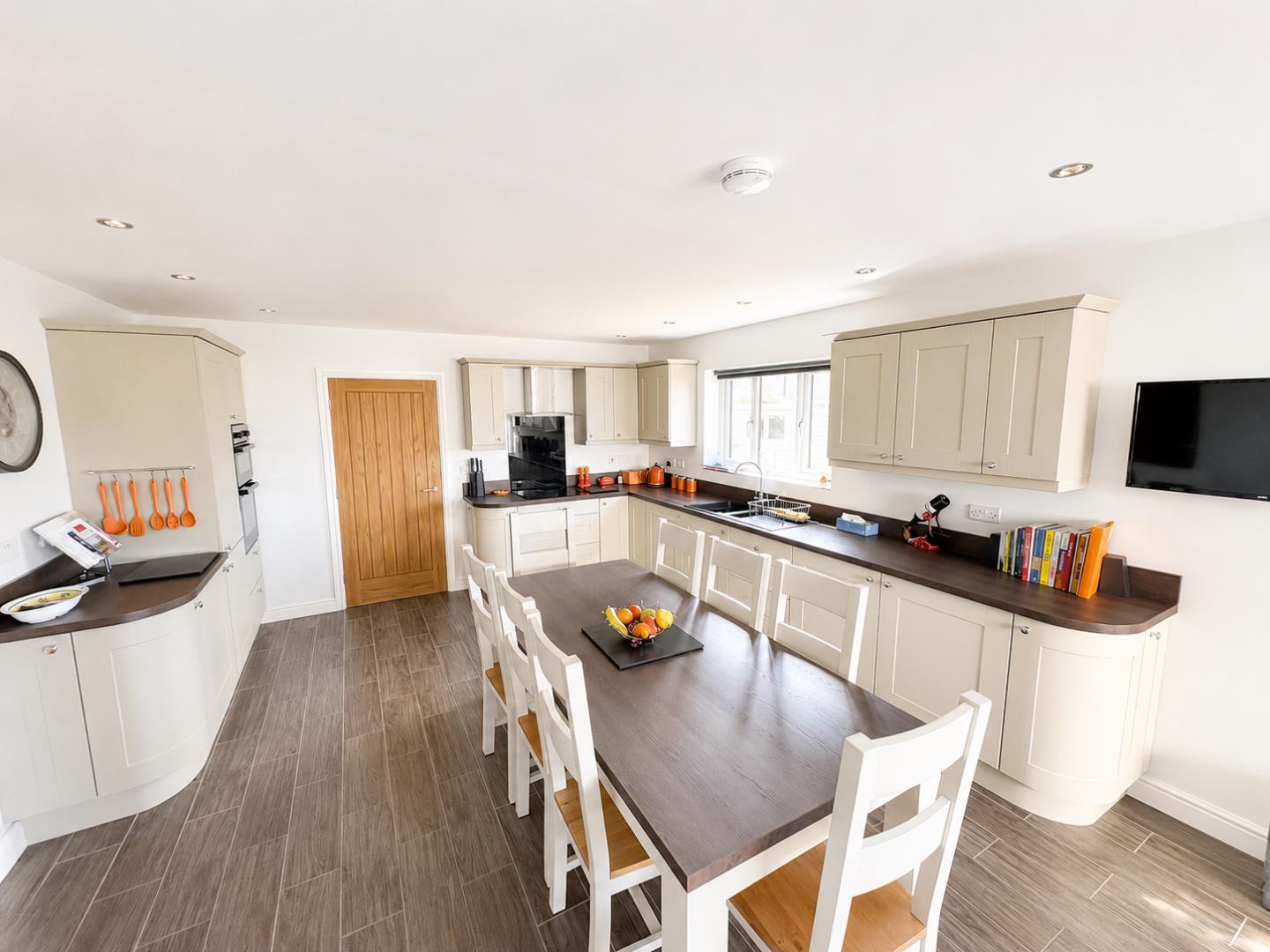Kitchen Breakfast Room.JPG.png